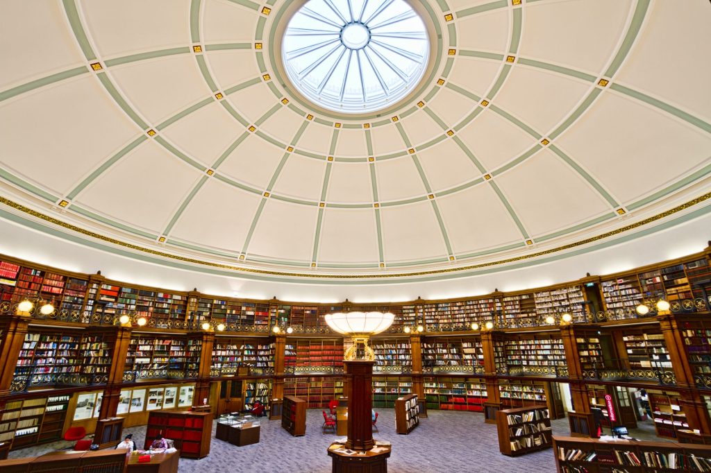Salão de leitura de biblioteca histórica